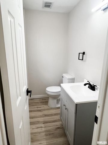 2230 N WINNEBAGO Court, Peoria, IL 61614