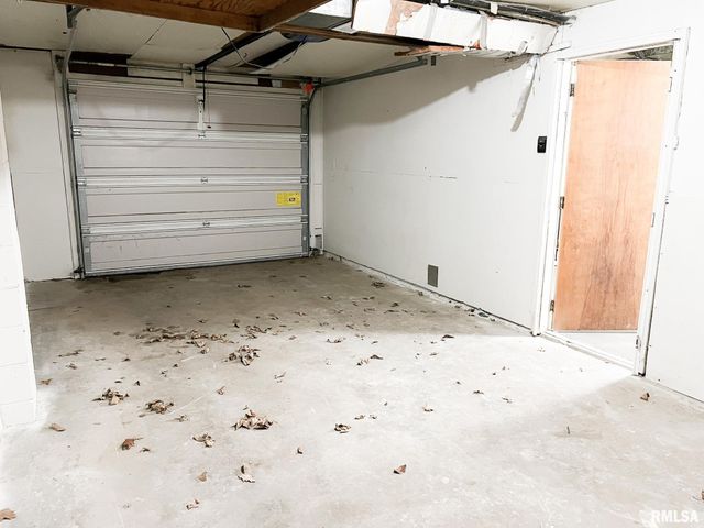 2230 N WINNEBAGO Court, Peoria, IL 61614