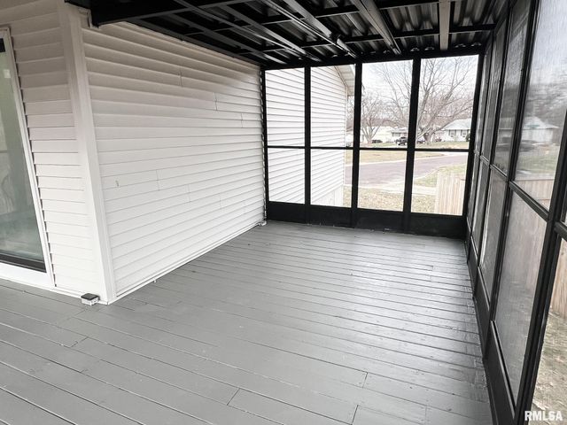 2230 N WINNEBAGO Court, Peoria, IL 61614