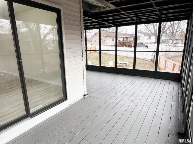 2230 N WINNEBAGO Court, Peoria, IL 61614