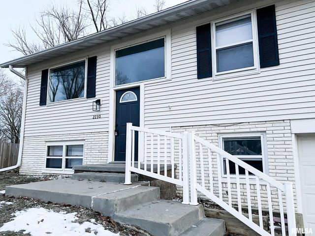 2230 N WINNEBAGO Court, Peoria, IL 61614