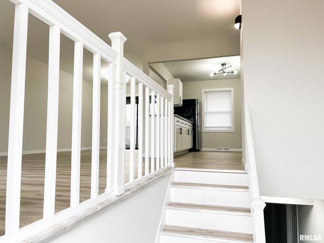 2230 N WINNEBAGO Court, Peoria, IL 61614