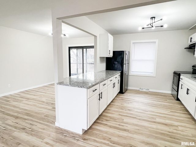 2230 N WINNEBAGO Court, Peoria, IL 61614