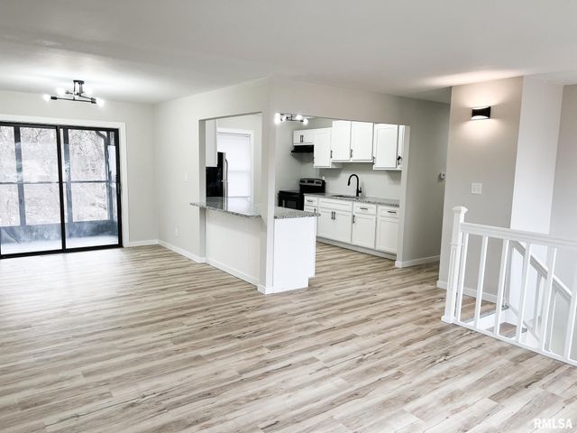 2230 N WINNEBAGO Court, Peoria, IL 61614