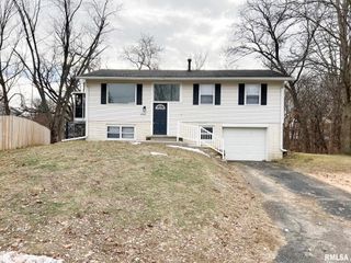 2230 N WINNEBAGO Court, Peoria, IL 61614