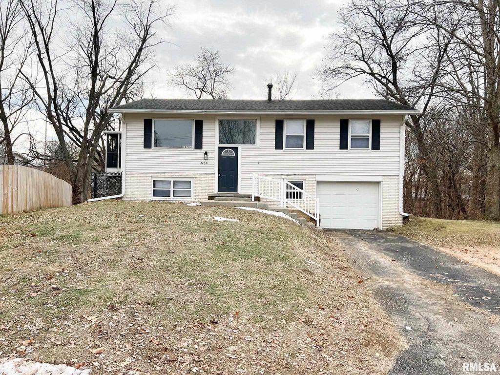 2230 N WINNEBAGO Court, Peoria, IL 61614