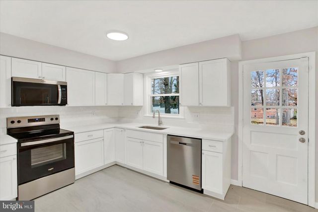 6413 WHITE OAK AVE, Temple Hills, MD 20748