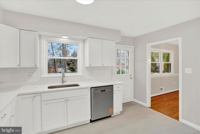 6413 WHITE OAK AVE, Temple Hills, MD 20748