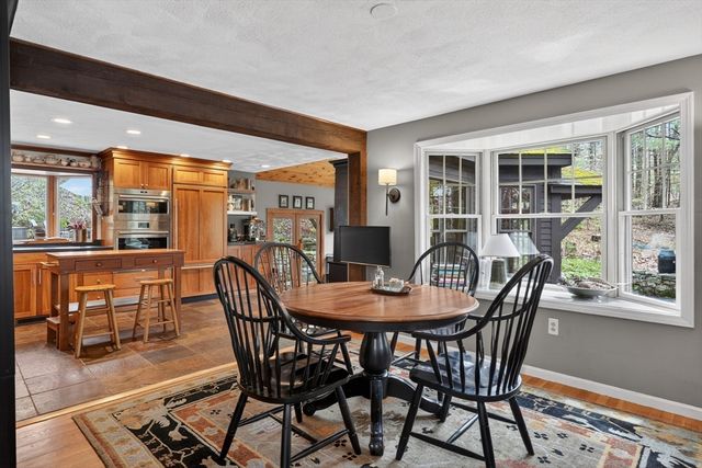 10 Davis Rd, Tyngsborough, MA 01879