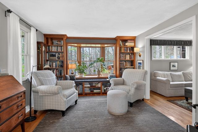 10 Davis Rd, Tyngsborough, MA 01879