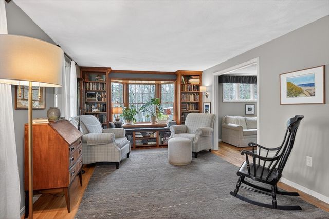 10 Davis Rd, Tyngsborough, MA 01879