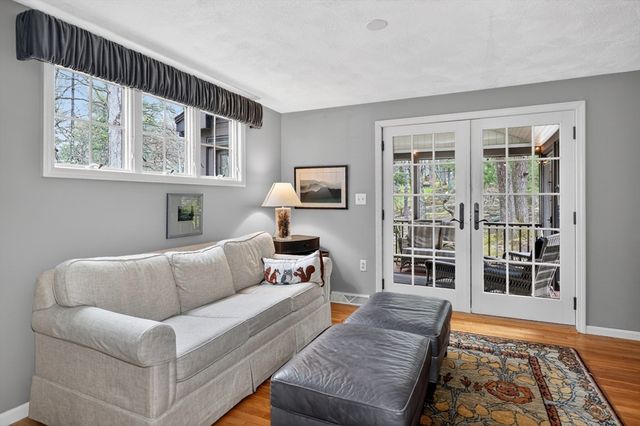 10 Davis Rd, Tyngsborough, MA 01879