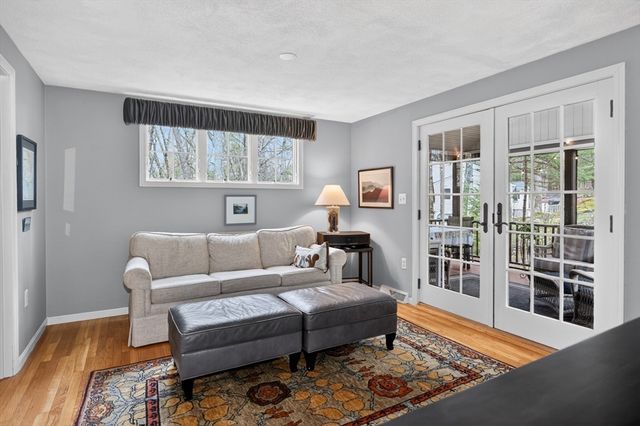 10 Davis Rd, Tyngsborough, MA 01879
