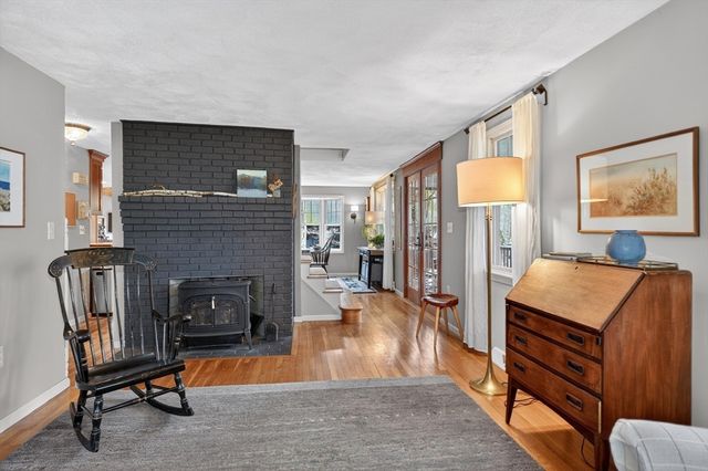 10 Davis Rd, Tyngsborough, MA 01879