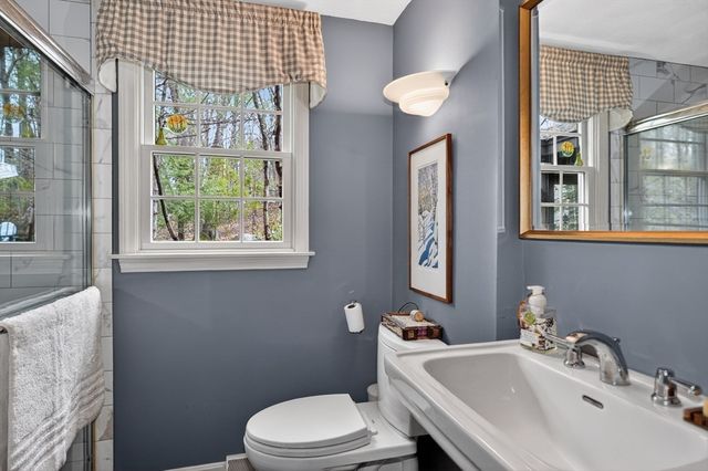 10 Davis Rd, Tyngsborough, MA 01879
