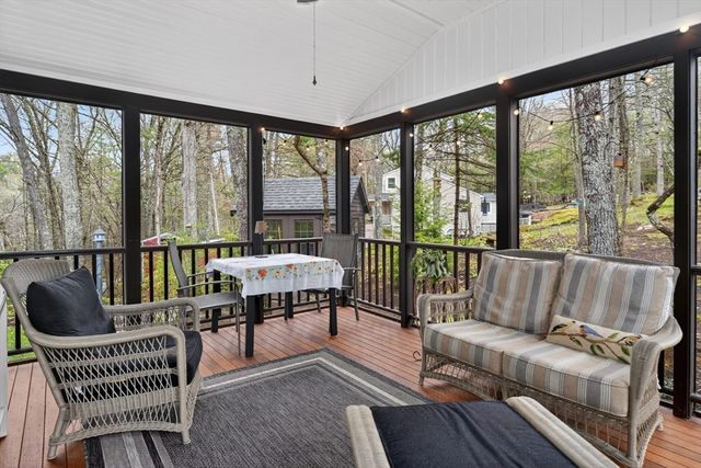 10 Davis Rd, Tyngsborough, MA 01879