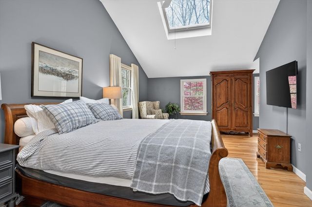 10 Davis Rd, Tyngsborough, MA 01879