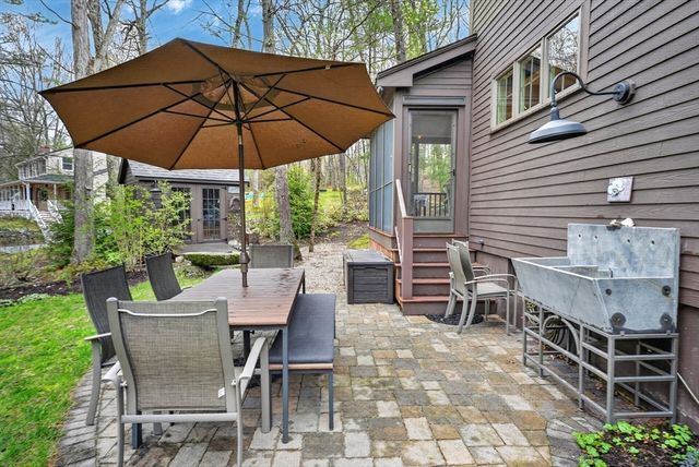 10 Davis Rd, Tyngsborough, MA 01879