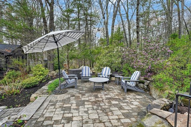 10 Davis Rd, Tyngsborough, MA 01879