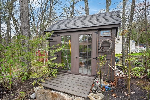 10 Davis Rd, Tyngsborough, MA 01879
