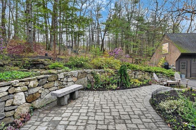 10 Davis Rd, Tyngsborough, MA 01879