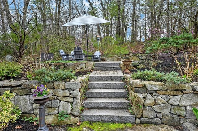 10 Davis Rd, Tyngsborough, MA 01879