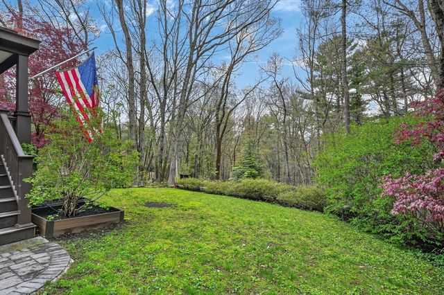 10 Davis Rd, Tyngsborough, MA 01879
