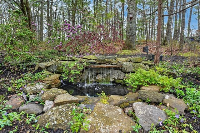 10 Davis Rd, Tyngsborough, MA 01879