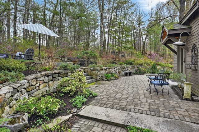 10 Davis Rd, Tyngsborough, MA 01879