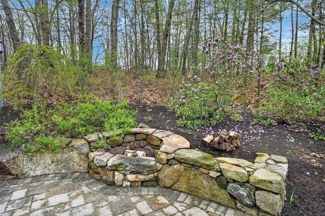 10 Davis Rd, Tyngsborough, MA 01879