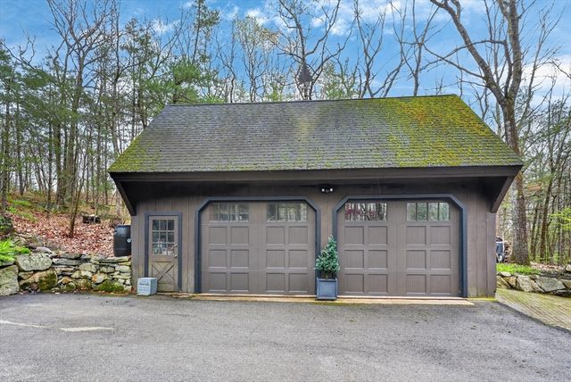 10 Davis Rd, Tyngsborough, MA 01879