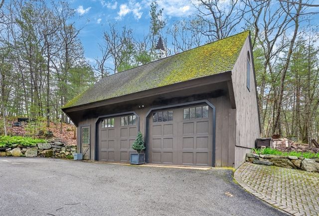 10 Davis Rd, Tyngsborough, MA 01879