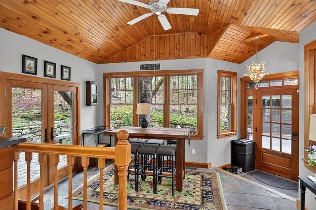 10 Davis Rd, Tyngsborough, MA 01879