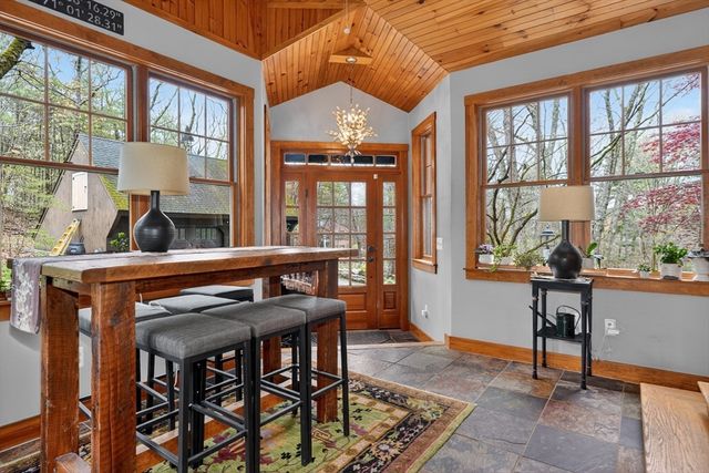 10 Davis Rd, Tyngsborough, MA 01879