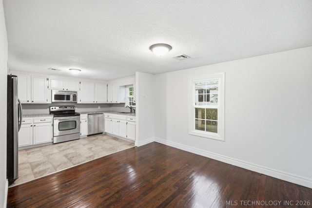 10035 Bryant Road, Henryetta, OK 74437