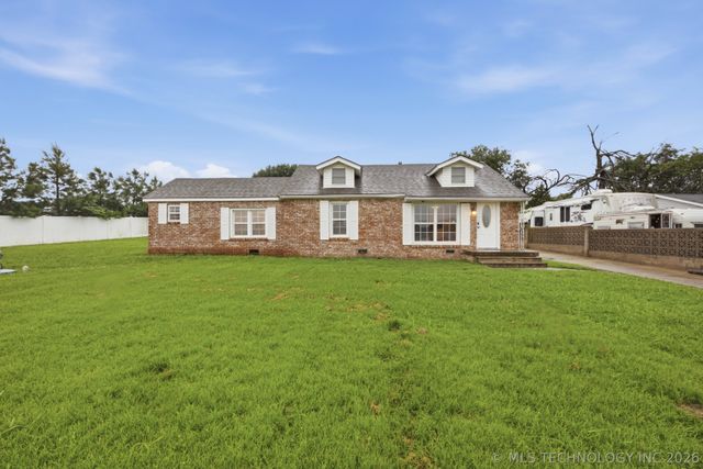 10035 Bryant Road, Henryetta, OK 74437