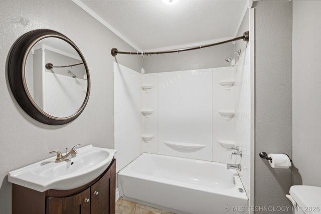 10035 Bryant Road, Henryetta, OK 74437