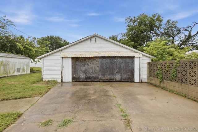 10035 Bryant Road, Henryetta, OK 74437