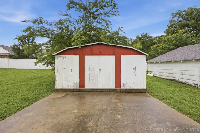 10035 Bryant Road, Henryetta, OK 74437