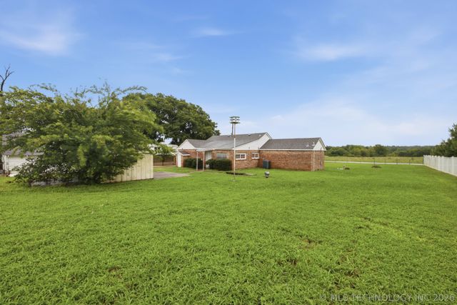 10035 Bryant Road, Henryetta, OK 74437