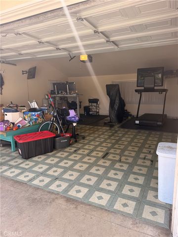 22233 Roscoe, West Hills, CA 91304