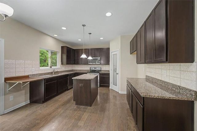 425 Moonlit Trail, Dallas, GA 30132