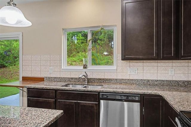 425 Moonlit Trail, Dallas, GA 30132