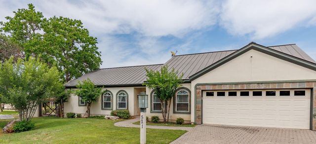 521 Lucy LN, Horseshoe Bay, TX 78657