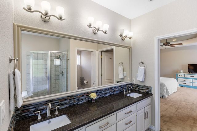 521 Lucy LN, Horseshoe Bay, TX 78657