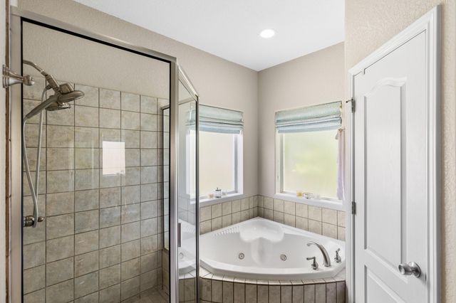 521 Lucy LN, Horseshoe Bay, TX 78657