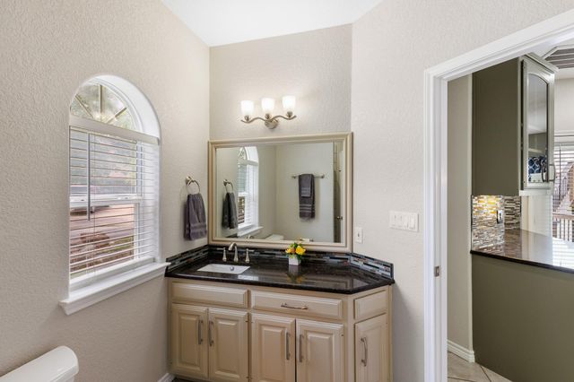 521 Lucy LN, Horseshoe Bay, TX 78657