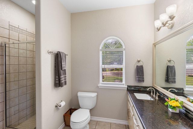 521 Lucy LN, Horseshoe Bay, TX 78657