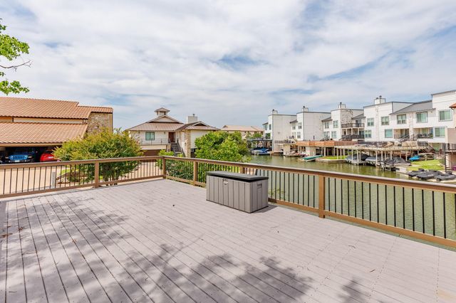 521 Lucy LN, Horseshoe Bay, TX 78657