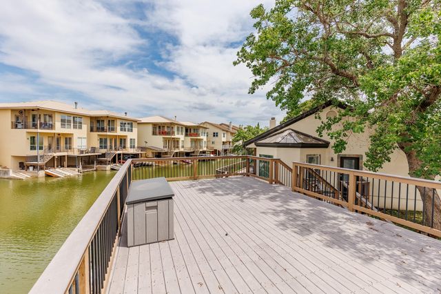 521 Lucy LN, Horseshoe Bay, TX 78657